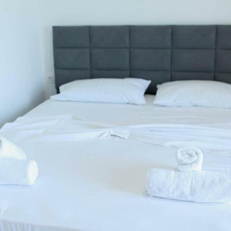 Mihalis Apartments Химар Екстериор снимка