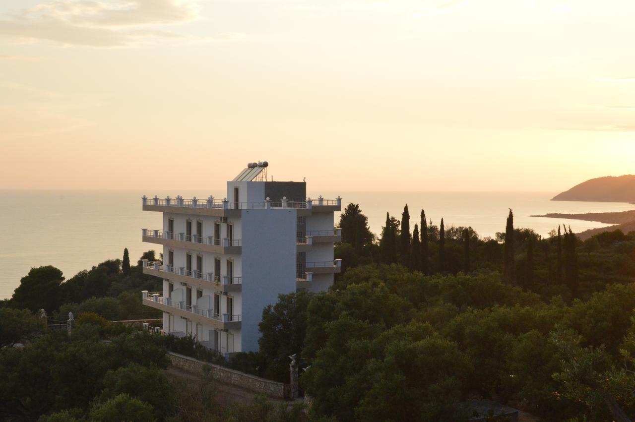 Mihalis Apartments Химар Екстериор снимка