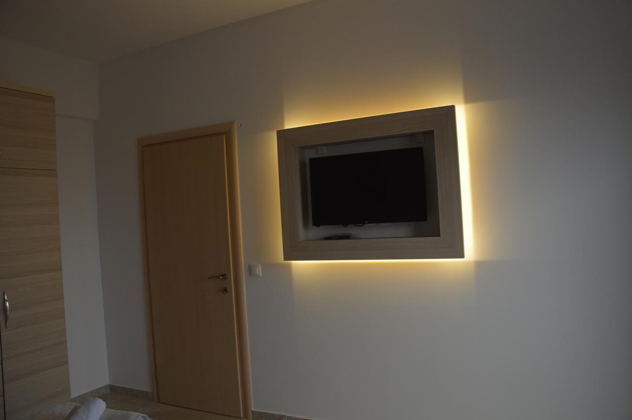 Mihalis Apartments Химар Екстериор снимка