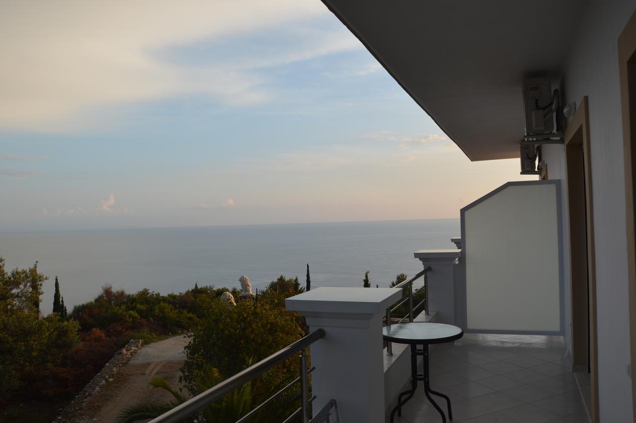 Mihalis Apartments Химар Екстериор снимка