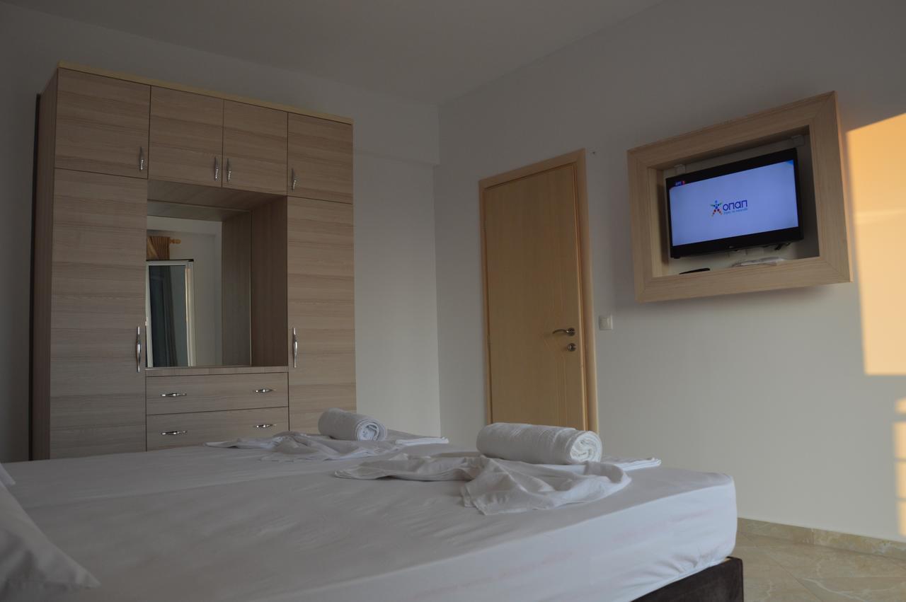 Mihalis Apartments Химар Екстериор снимка