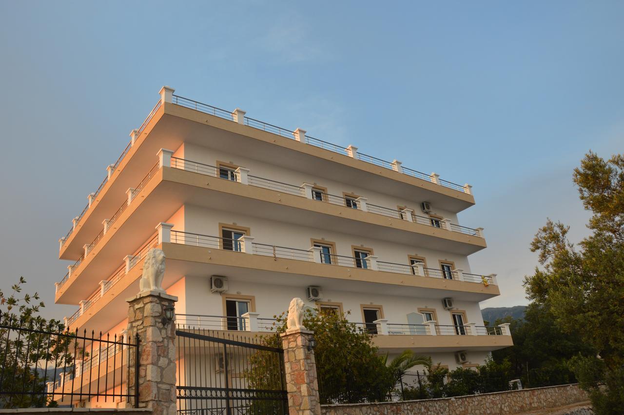 Mihalis Apartments Химар Екстериор снимка