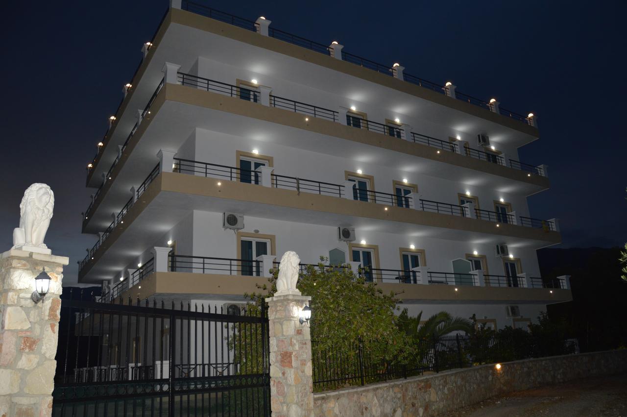 Mihalis Apartments Химар Екстериор снимка