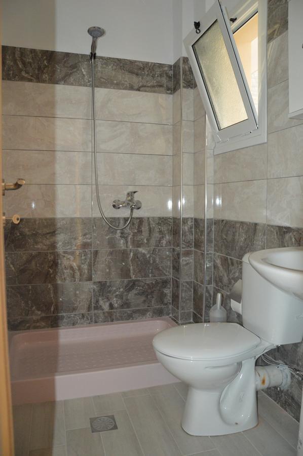 Mihalis Apartments Химар Екстериор снимка