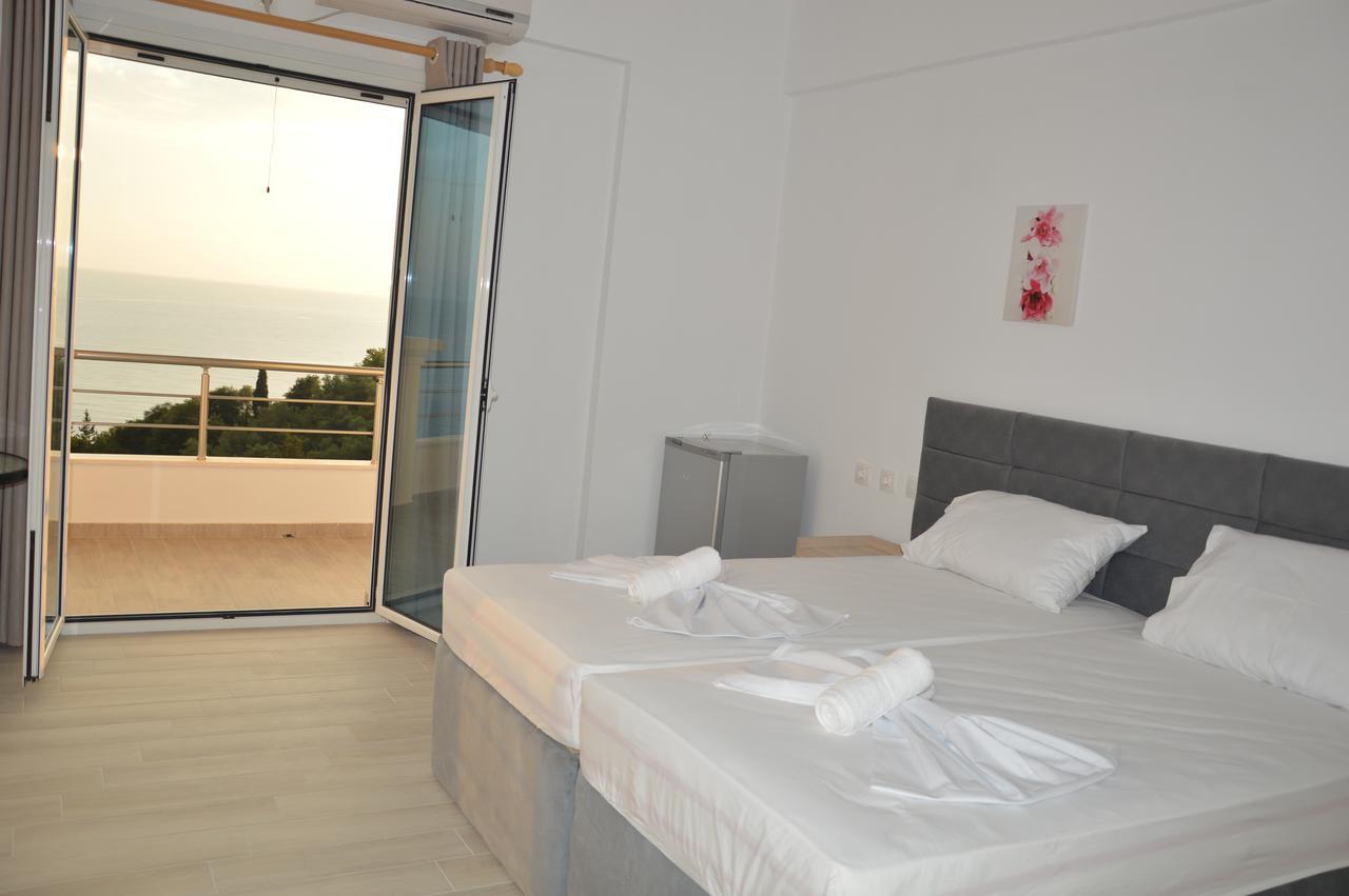 Mihalis Apartments Химар Екстериор снимка
