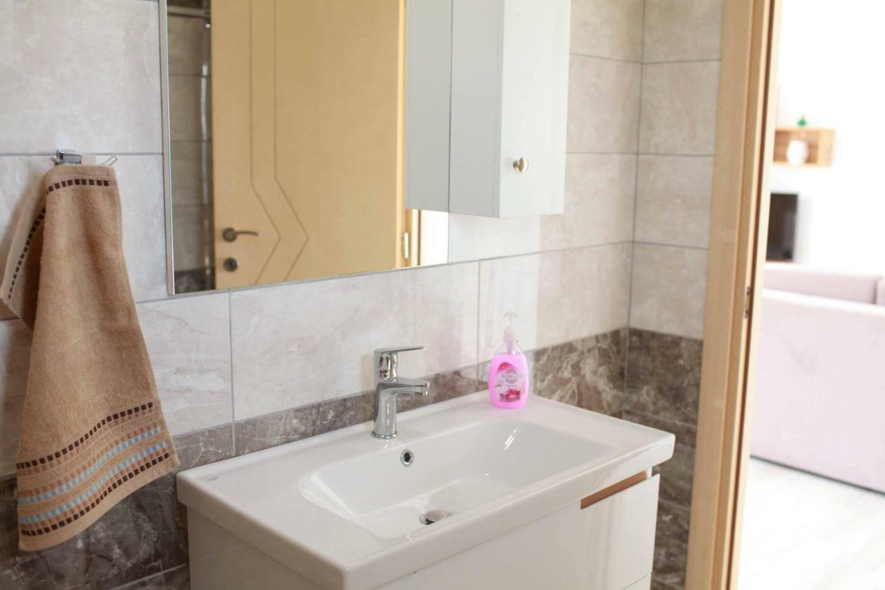 Mihalis Apartments Химар Екстериор снимка