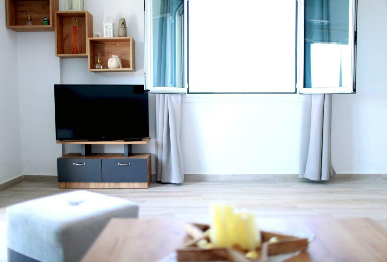 Mihalis Apartments Химар Екстериор снимка