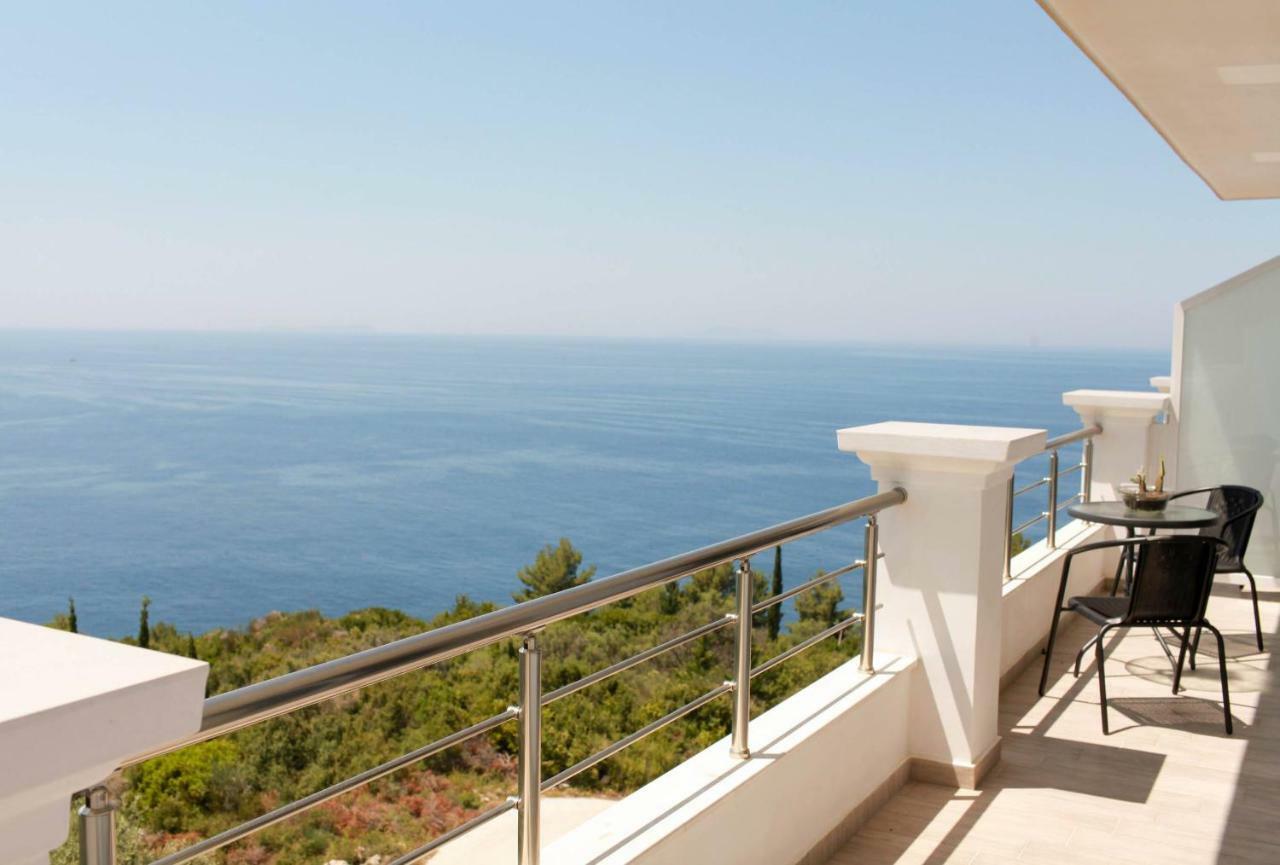 Mihalis Apartments Химар Екстериор снимка