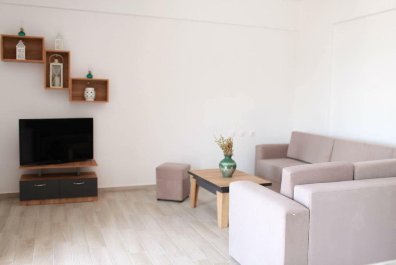Mihalis Apartments Химар Екстериор снимка