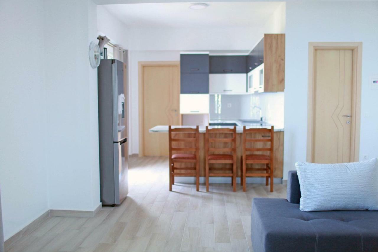 Mihalis Apartments Химар Екстериор снимка