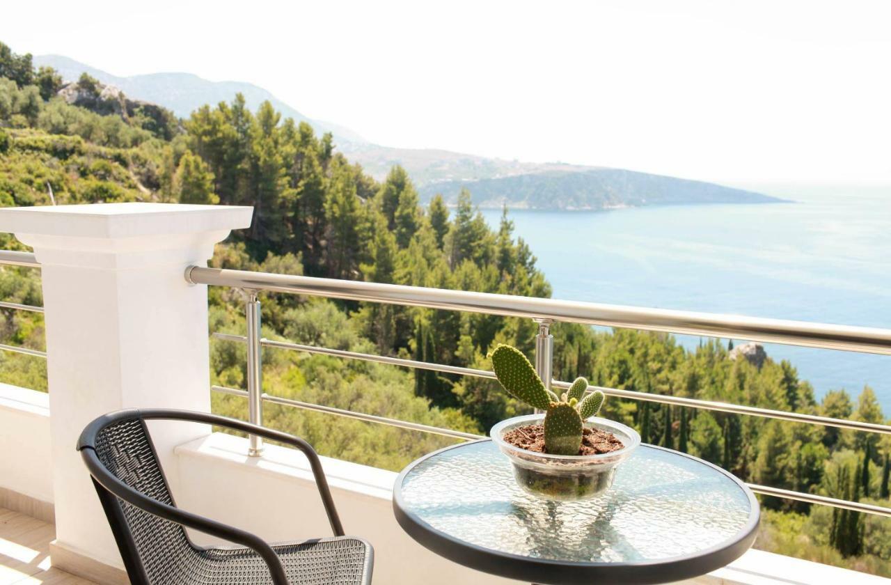 Mihalis Apartments Химар Екстериор снимка