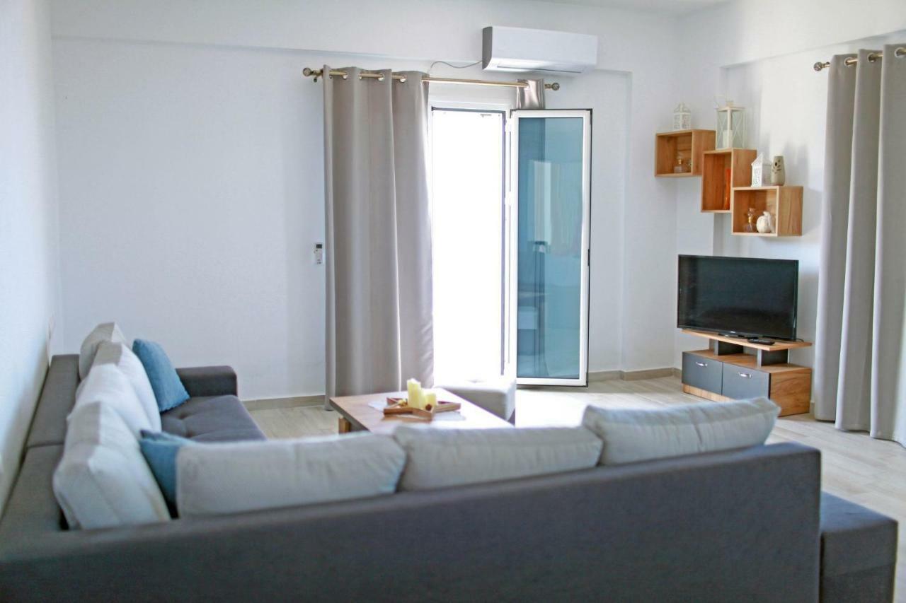 Mihalis Apartments Химар Екстериор снимка